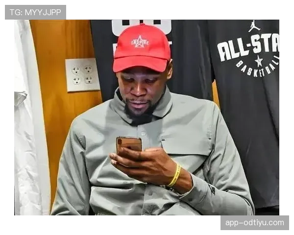 刷到凯文·杜兰特家里那一墙球鞋，我的房租都抬不起头了